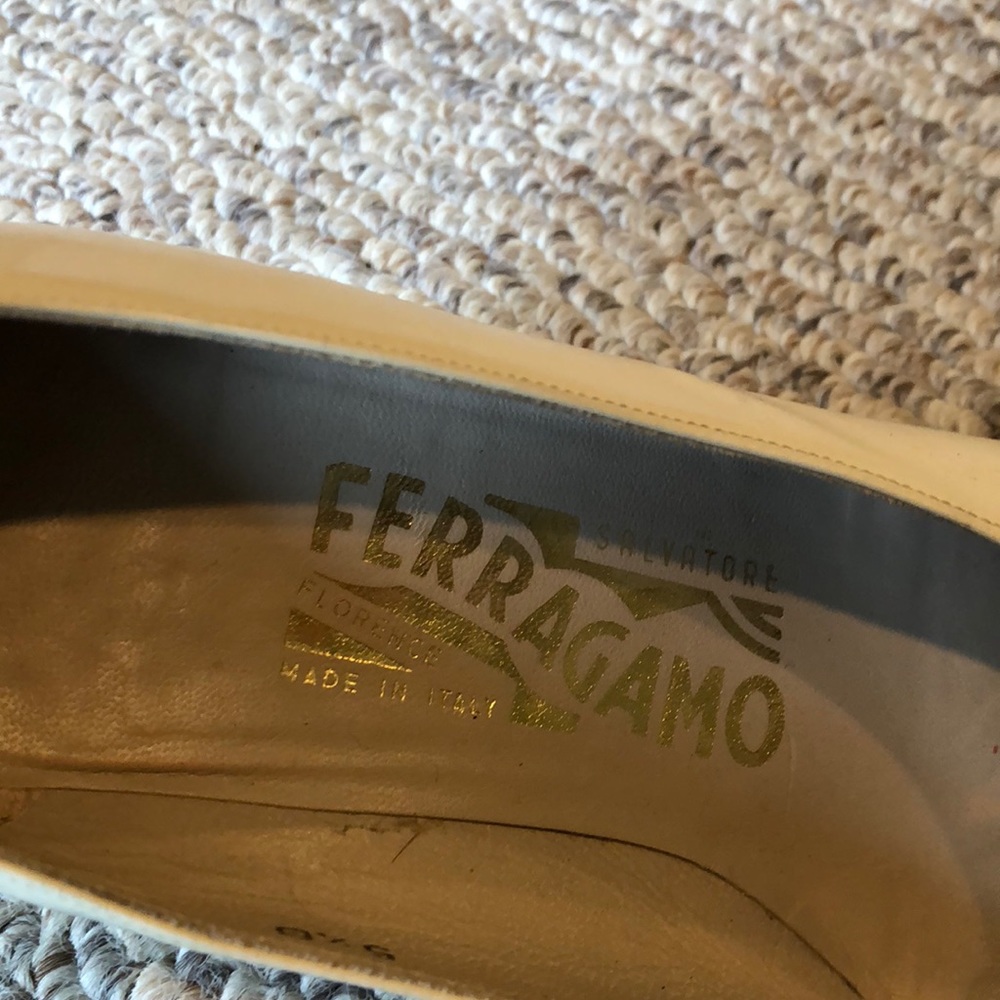 Vtg Salvatore Ferragamo Bone Gold ball logo shoes - Picture 5 of 7